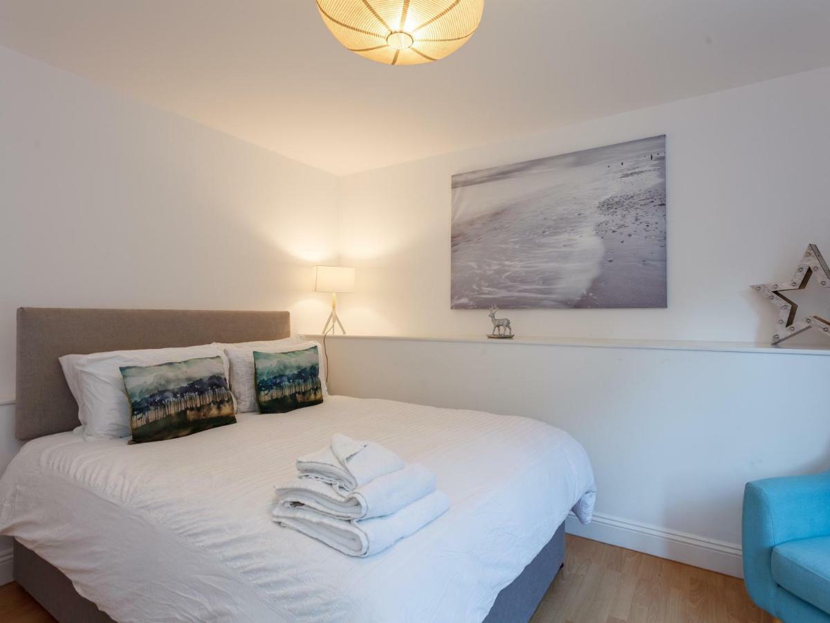 Dale House - Vivre Retreats Apartment Борнмът Екстериор снимка