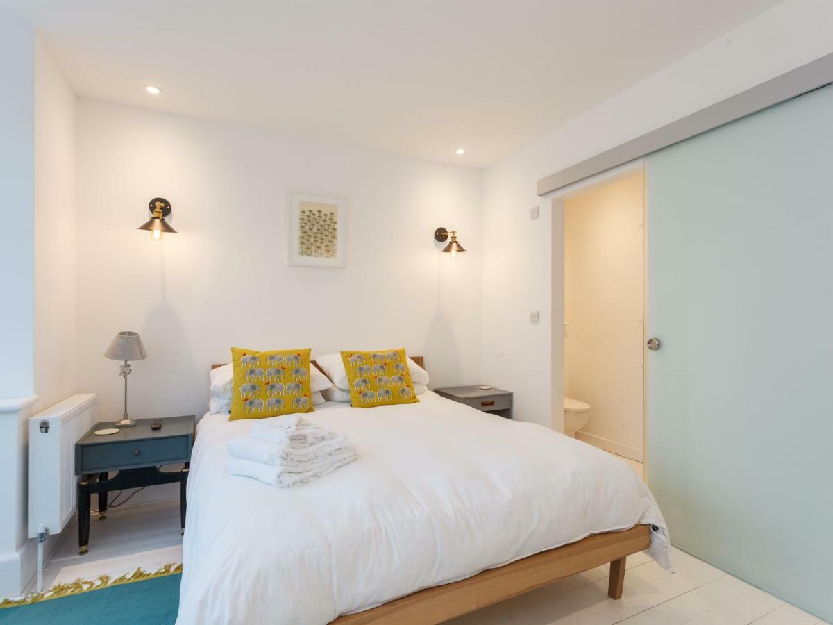 Dale House - Vivre Retreats Apartment Борнмът Екстериор снимка