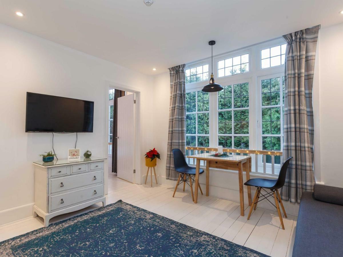 Dale House - Vivre Retreats Apartment Борнмът Стая снимка